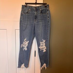 High-Rise Distressed American Eagle Mom Jeans 8 short